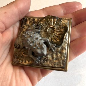 Vintage Frog on lily pads Brooch Pin 2” square 2 tone
